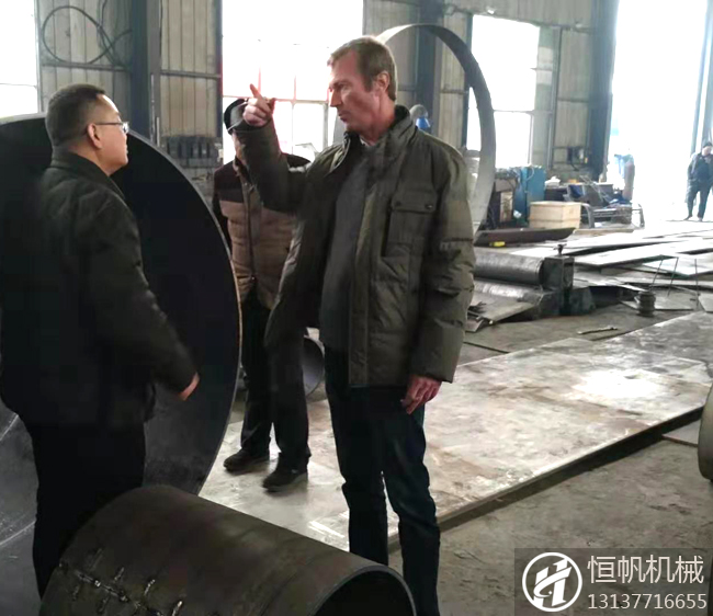 抢占有机肥设备出口新蓝海 恒帆机械成功登陆芬兰(图1) 芬兰客户考察有机肥生产厂区