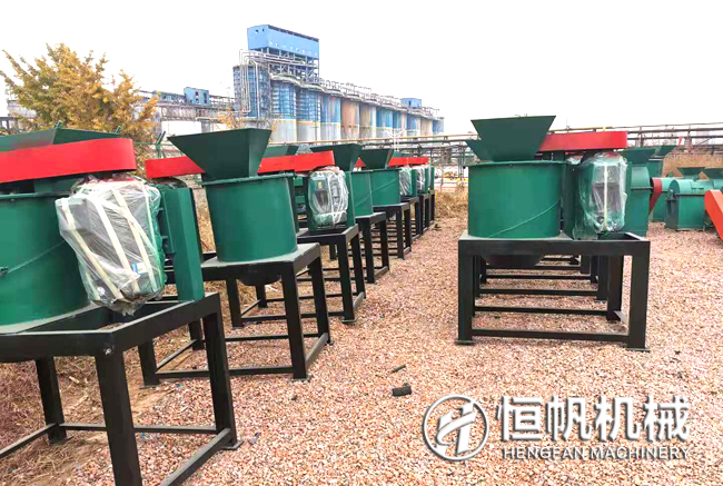 有机肥料生产设备哪家好?郑州恒帆机械值得您的信赖(图2) 有机肥粉碎机